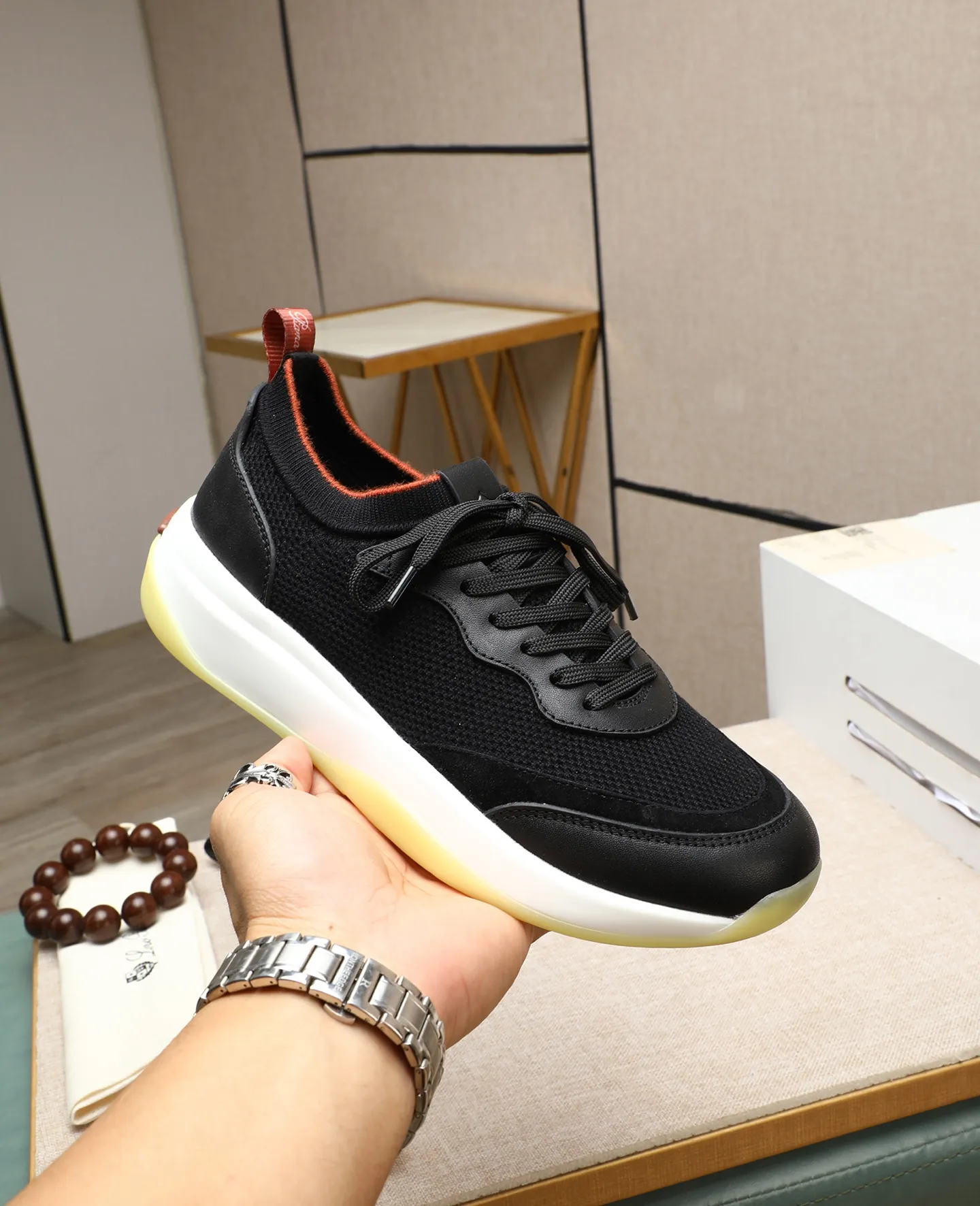 Men's shoes 💰620 🔥𝐥𝐨𝐫𝐨 𝐏𝐢𝐚𝐧𝐚 lp classic loafers, an Italian treasure brand, the only brand that can match Hermès! Only after wearing it do we realize that we can’t live up to our feet. The upper is made of imported first-layer cowhide with breathable fly-knit fabric, water-dyed cowhide foot pads, and the official original glass rubber outsole and pendant. Exclusive original packaging (tag ➕ brand paper ➕ outer box ➕ hand bag) code number: 38-44. Can be customized 45-46